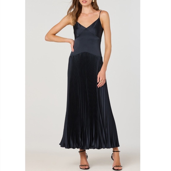 ASTR the Label Navy Pleated Drop Waist Dress New! - Picture 6 of 12